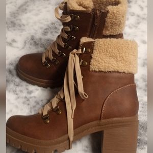 SODA WOMEN SHOES  SODA CHUNKY Lug Sole Faux Fur D Boot Wside Zipper  SIZE 9.5